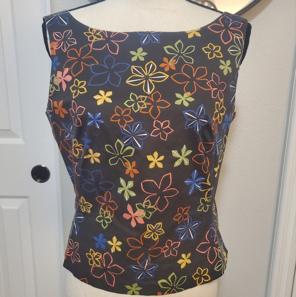 SAKS V BACK BLOUSE SIZE 4 GREAT CONDITION!